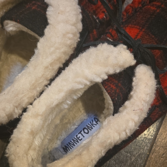 Minnetonka Red and Black Loafers with Plush Lining - Picture 5 of 7